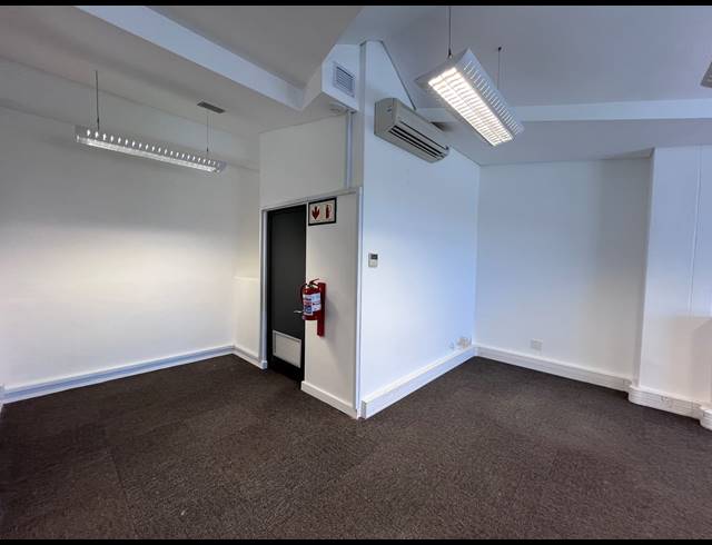 300M² OFFICE TO LET IN GREEN POINT